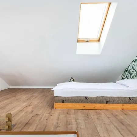 Artistic Flat With Entresol - 5' Market Square - By Upstairs *